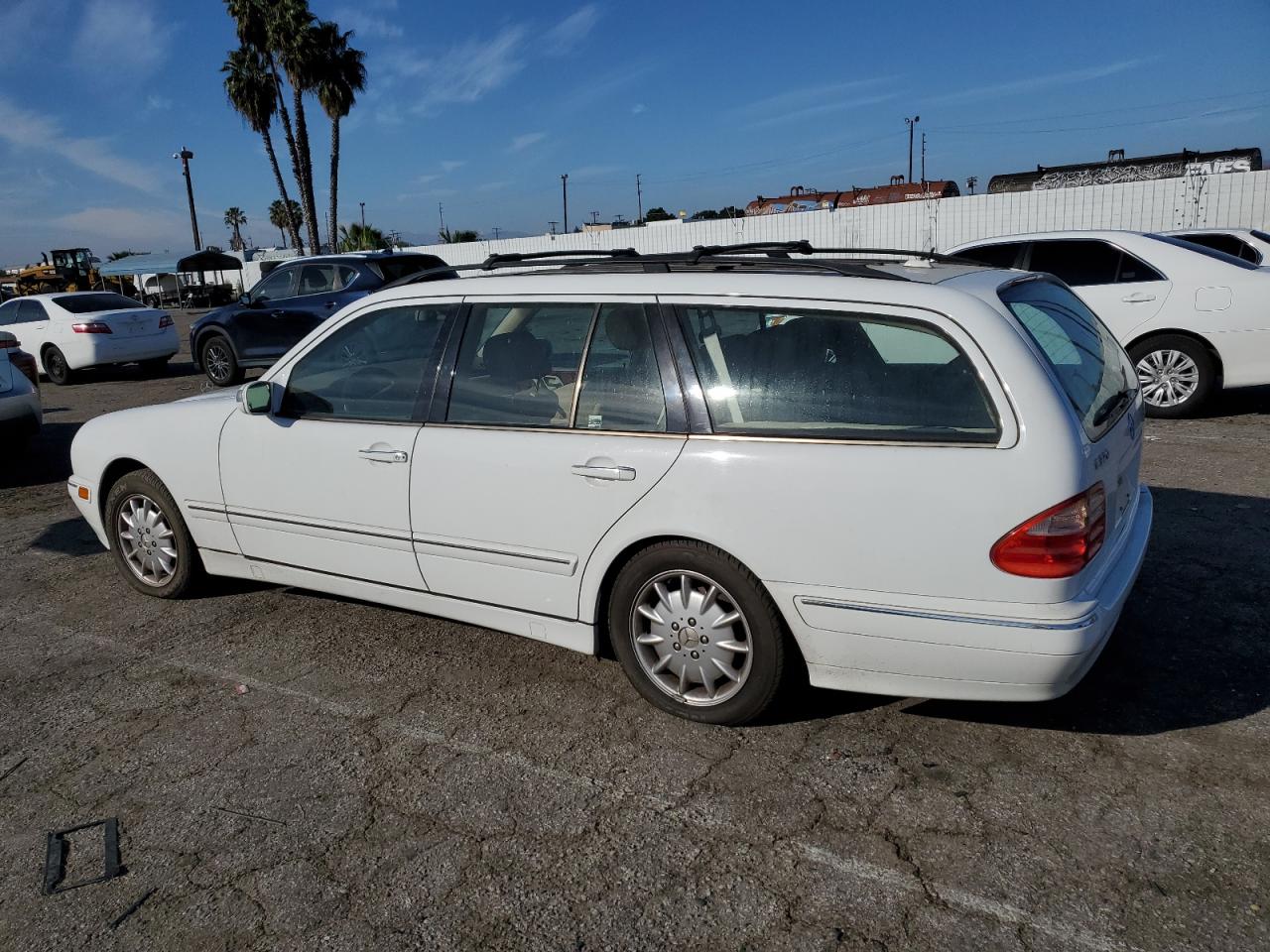 Obraz 2 z 2000 MERCEDES-BENZ E 320 2000 z VIN WDBJH65J9YA983170