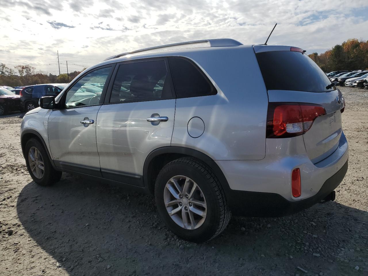 Obraz 2 z 2015 KIA SORENTO LX 2015 z VIN 5XYKTDA61FG617405