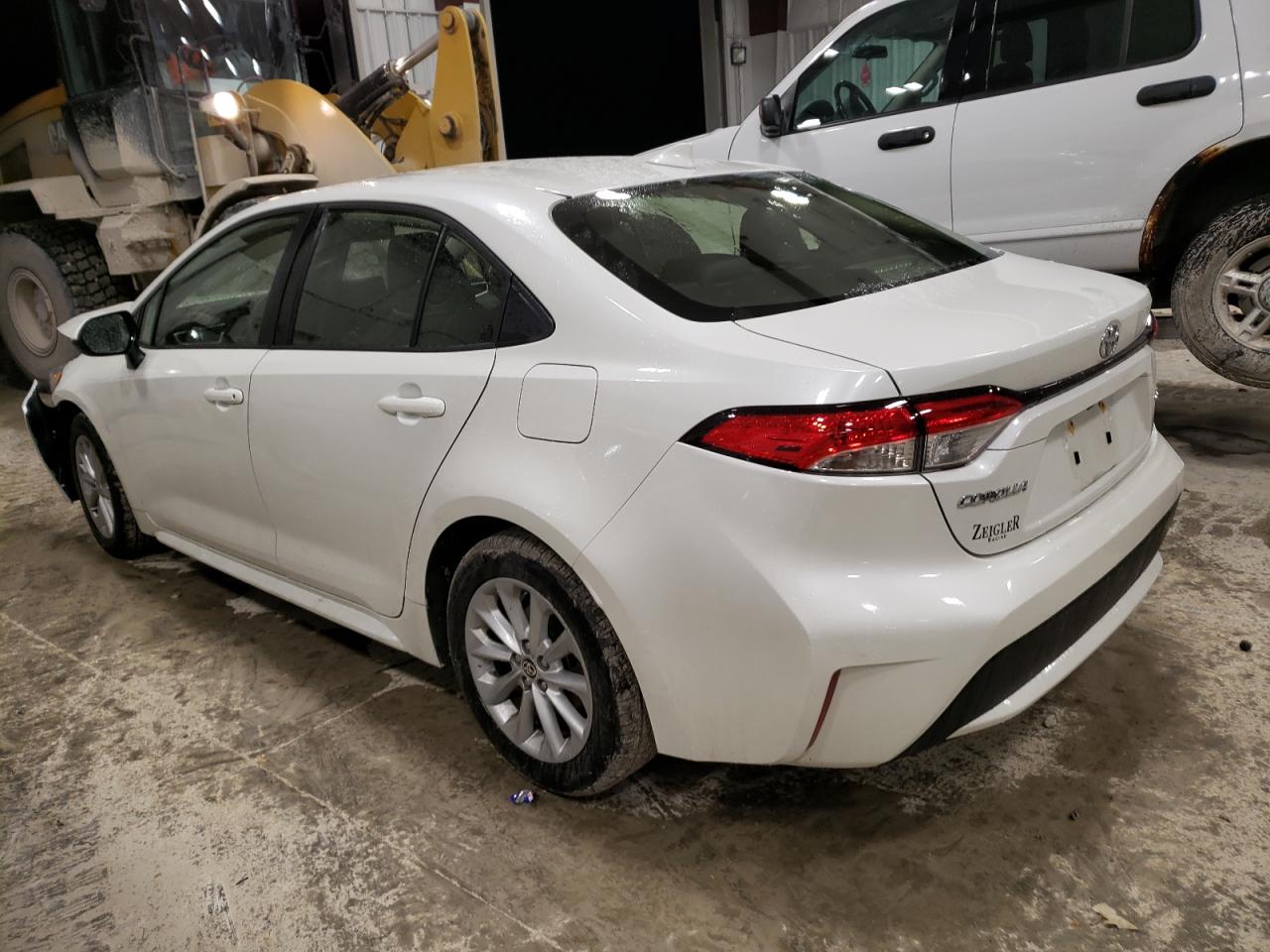 Image 2 of 2021 TOYOTA COROLLA LE 2021 with VIN JTDVPMAE0MJ131500
