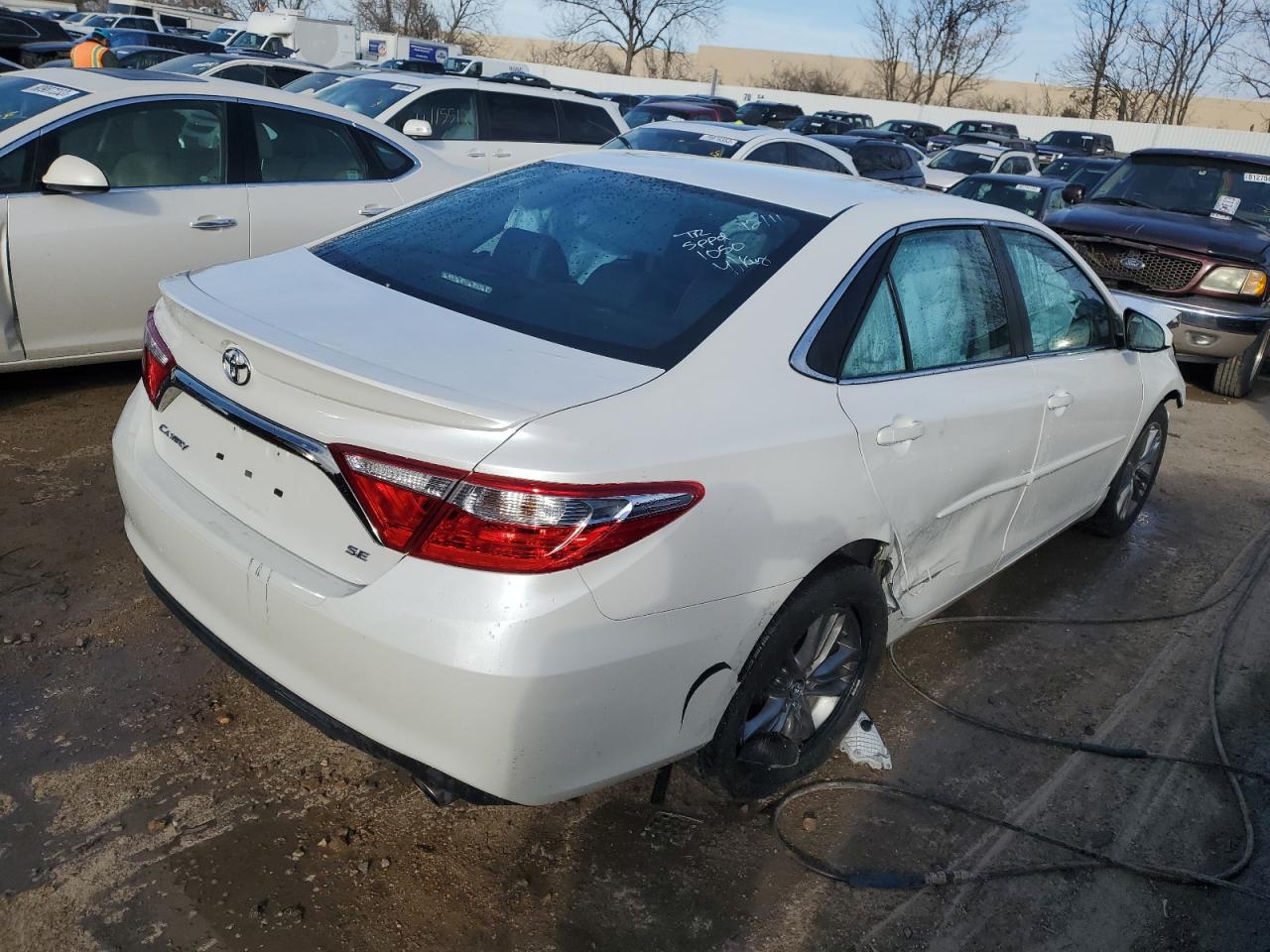 Obraz 3 z 2015 TOYOTA CAMRY LE 2015 z VIN 4T1BF1FK3FU115825