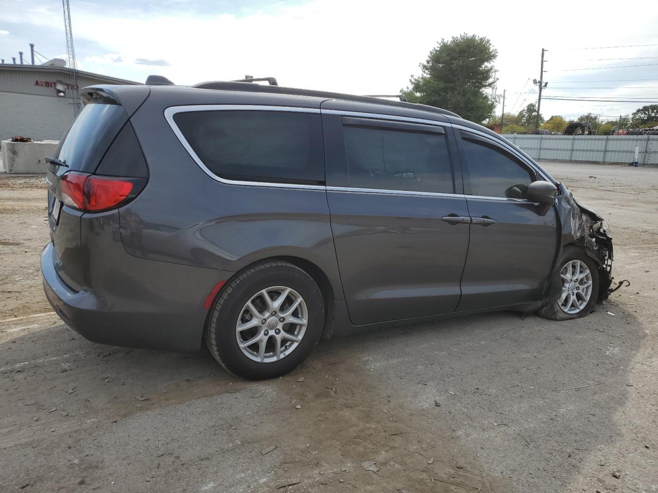 Image 3 of 2020 CHRYSLER VOYAGER LXI 2020 with VIN 2C4RC1DG6LR261302