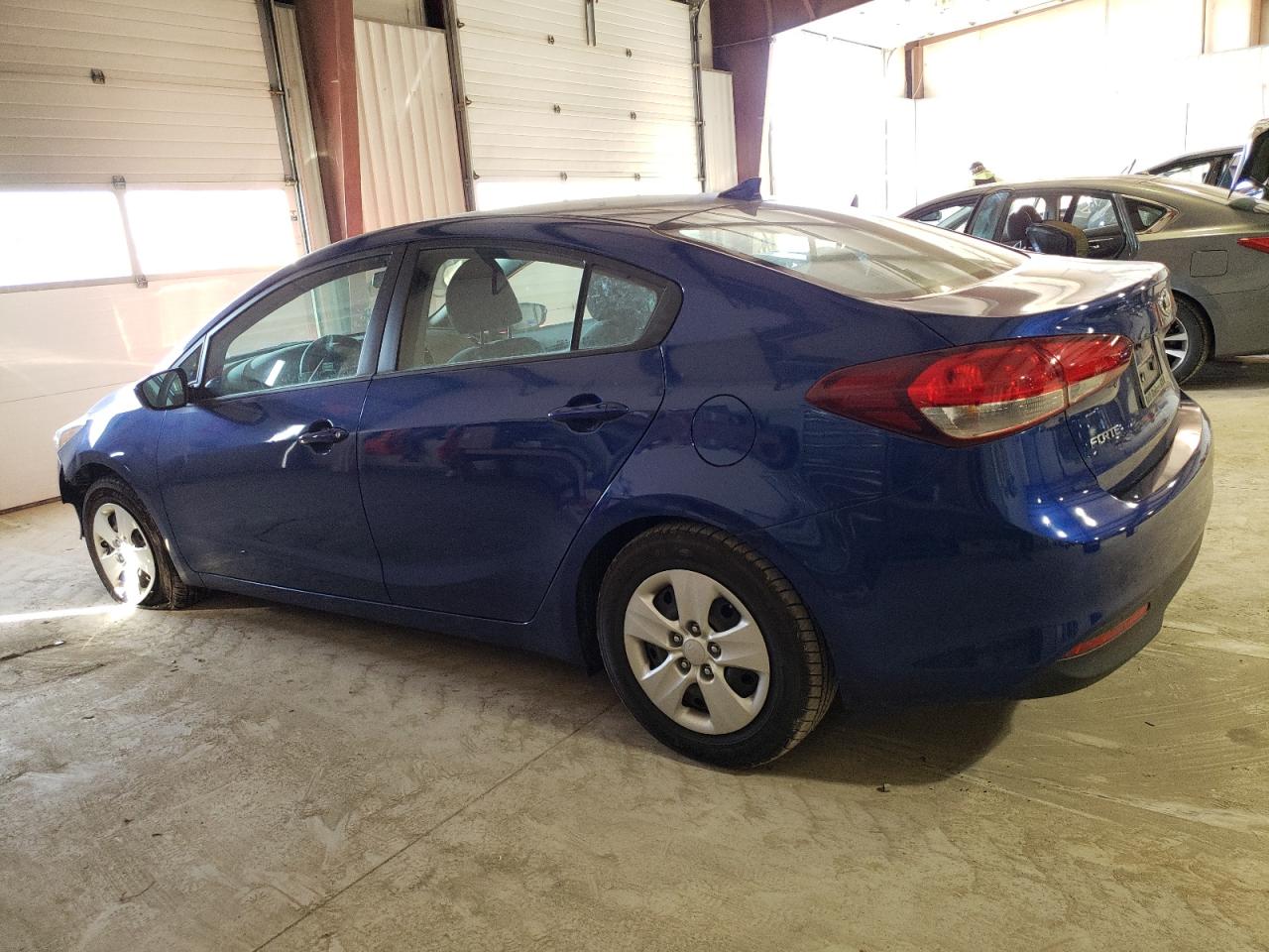 Изображение 2 2017 KIA FORTE LX 2017 с VIN 3KPFL4A78HE156312