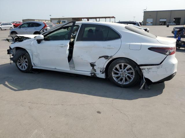 Obraz 2 z 2022 TOYOTA CAMRY LE 2022 z VIN 4T1R11AK0NU680715