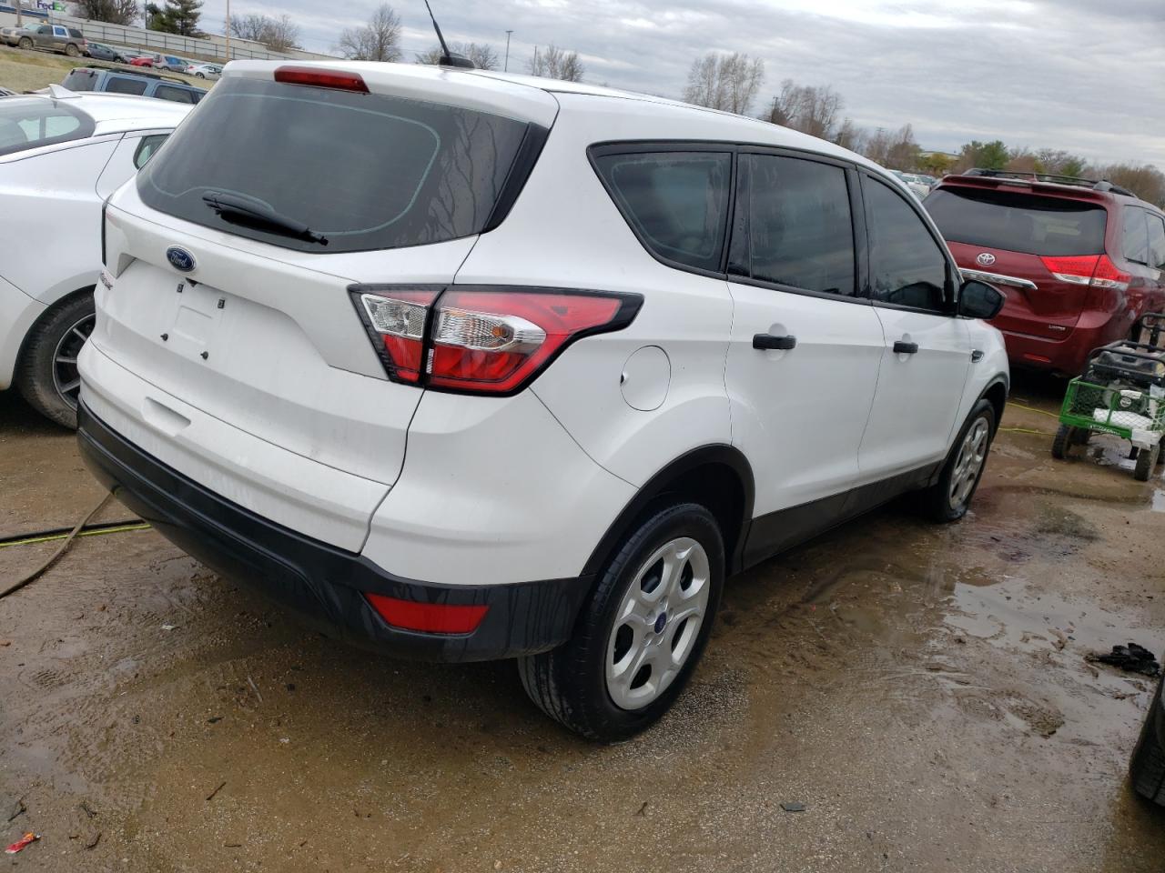 Изображение 3 2018 FORD ESCAPE S 2018 с VIN 1FMCU0F7XJUC76049