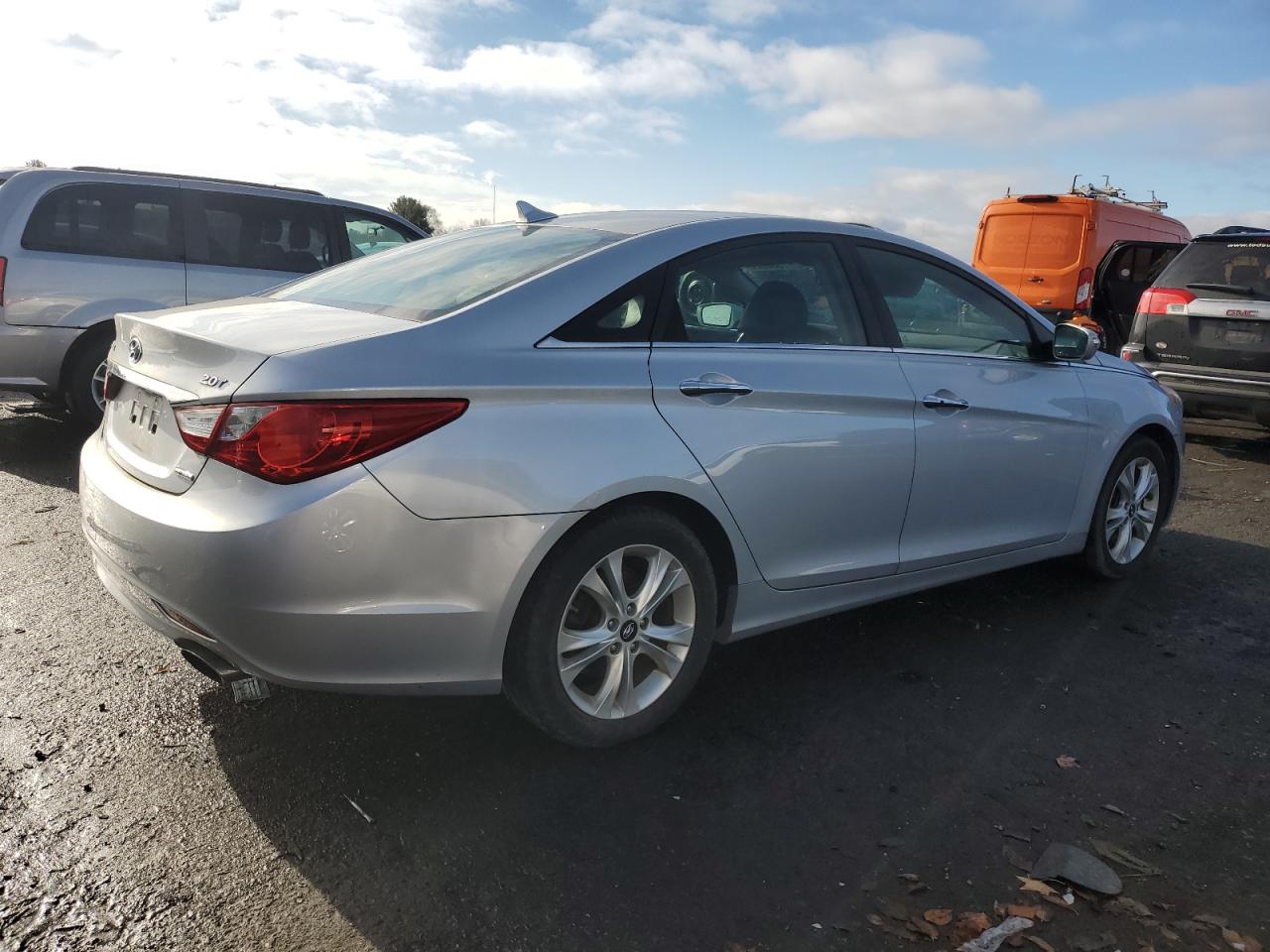 Image 3 of 2011 HYUNDAI SONATA SE 2011 with VIN 5NPEC4AB2BH300679
