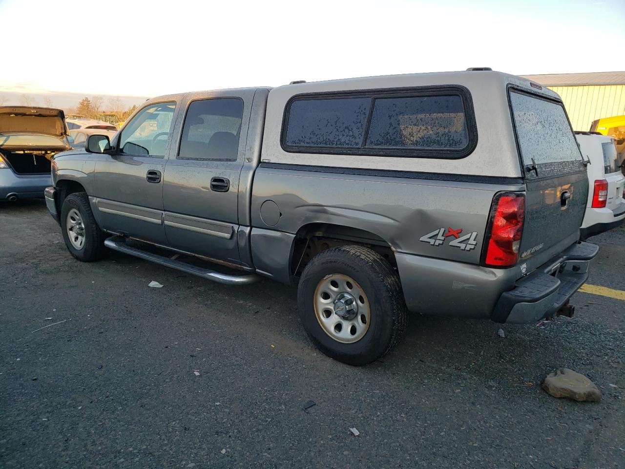 Image 2 of 2006 CHEVROLET SILVERADO K1500 2006 with VIN 2GCEK13V261320835