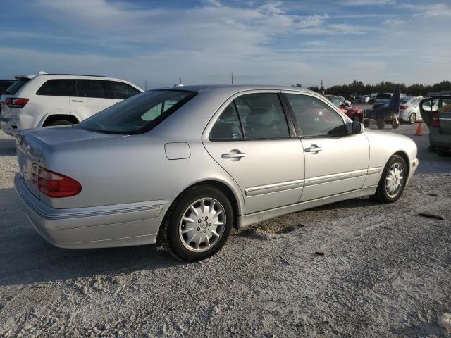 Image 3 of 2000 MERCEDES-BENZ E 320 2000 with VIN WDBJF65J8YB095445