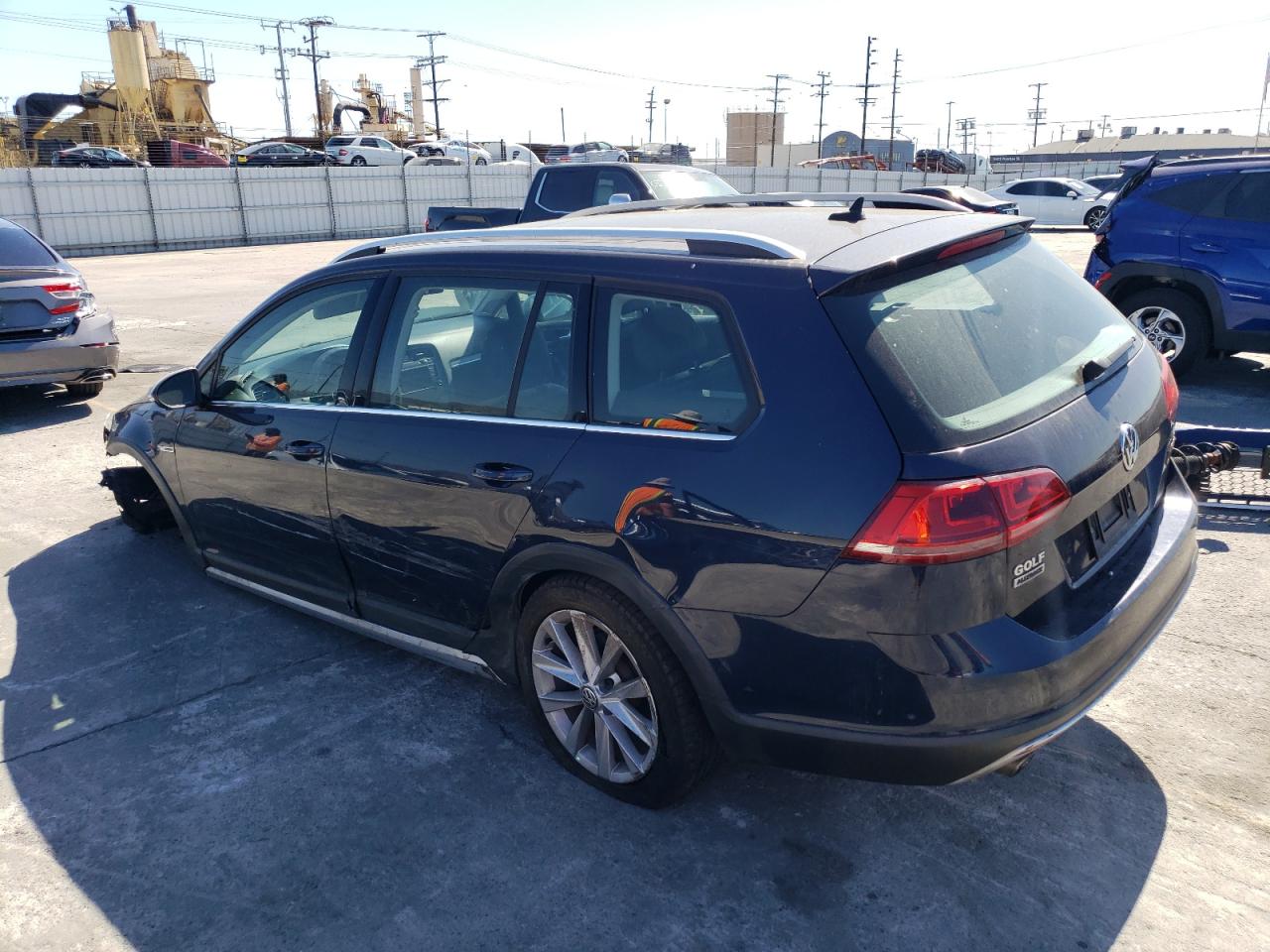 Image 2 of 2017 VOLKSWAGEN GOLF ALLTRACK S 2017 with VIN 3VWH17AU2HM521253