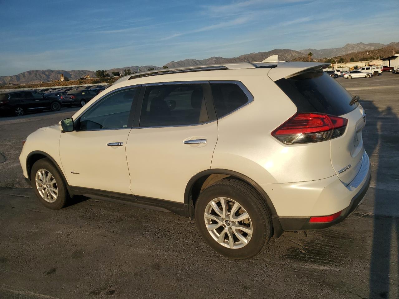 Image 2 of 2017 NISSAN ROGUE SV HYBRID 2017 with VIN 5N1ET2MV2HC827762