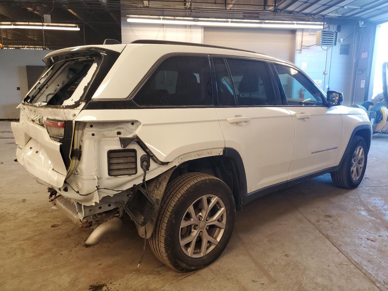 Image 3 of 2022 JEEP GRAND CHEROKEE LIMITED 2022 with VIN 1C4RJHBG0N8606825