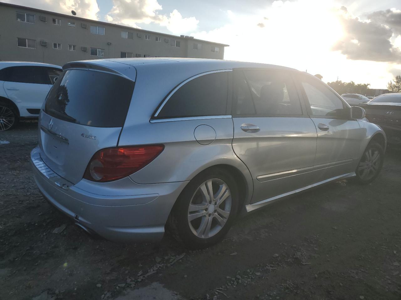 Image 3 of 2008 MERCEDES-BENZ R 350 2008 with VIN 4JGCB65E58A064731