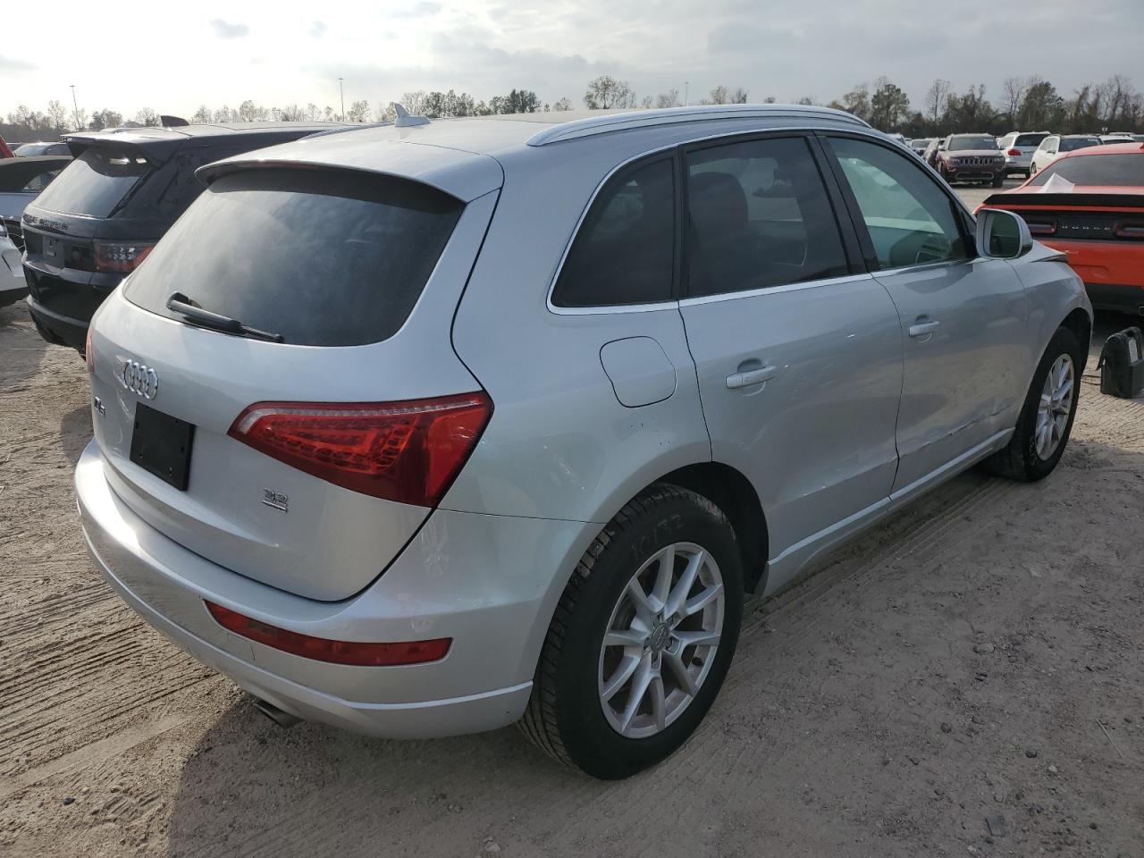 Image 3 of Audi Q5 3.2 2009 with VIN WA1KK78RX9A020563