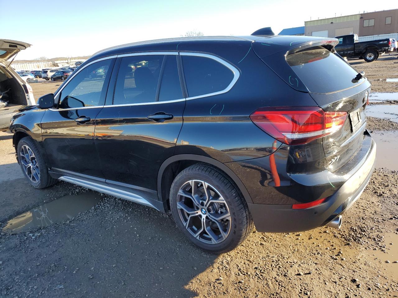 Obraz 2 z 2020 BMW X1 XDRIVE28I 2020 z VIN WBXJG9C01L5R49860