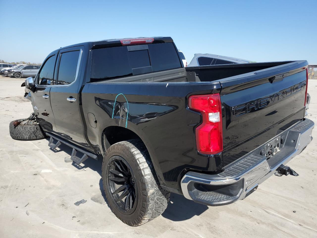 Изображение 2 2021 CHEVROLET SILVERADO K1500 LTZ 2021 с VIN 3GCUYGED6MG124936
