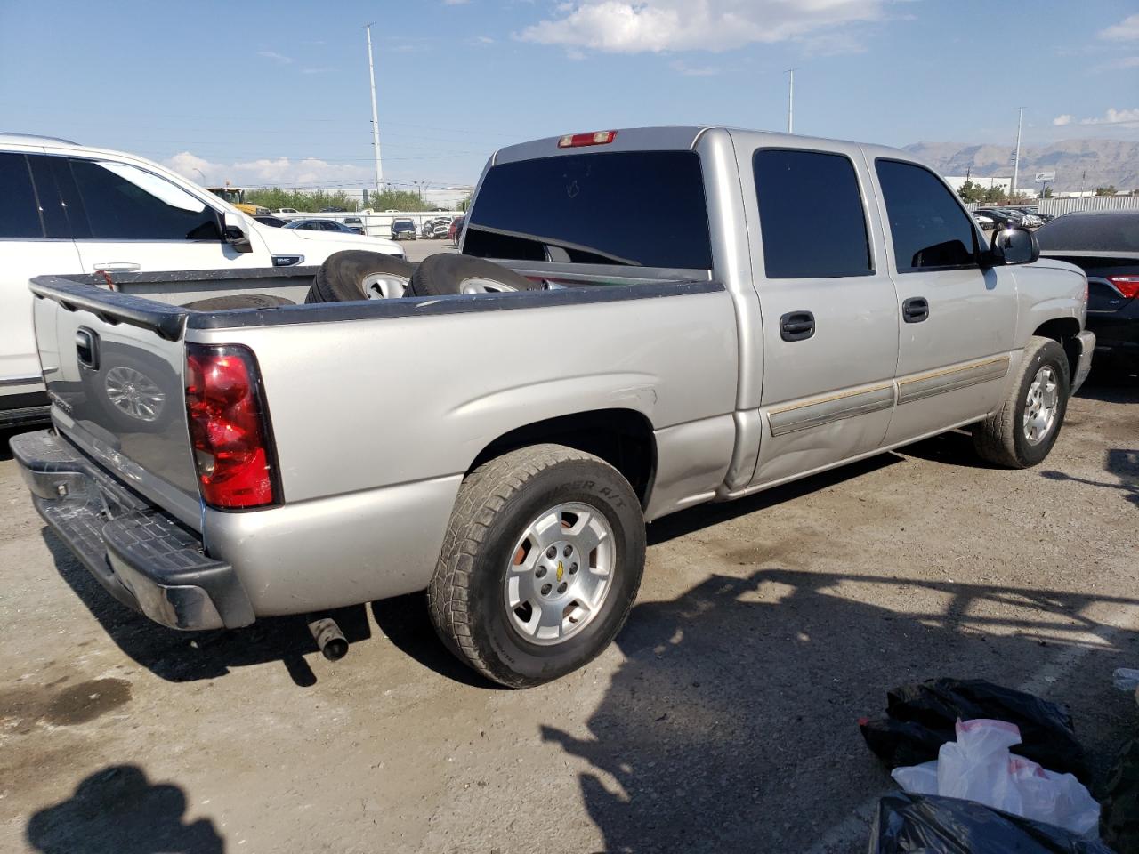 Image 3 of 2007 CHEVROLET SILVERADO C1500 CLASSIC CREW CAB 2007 with VIN 2GCEC13V971181723