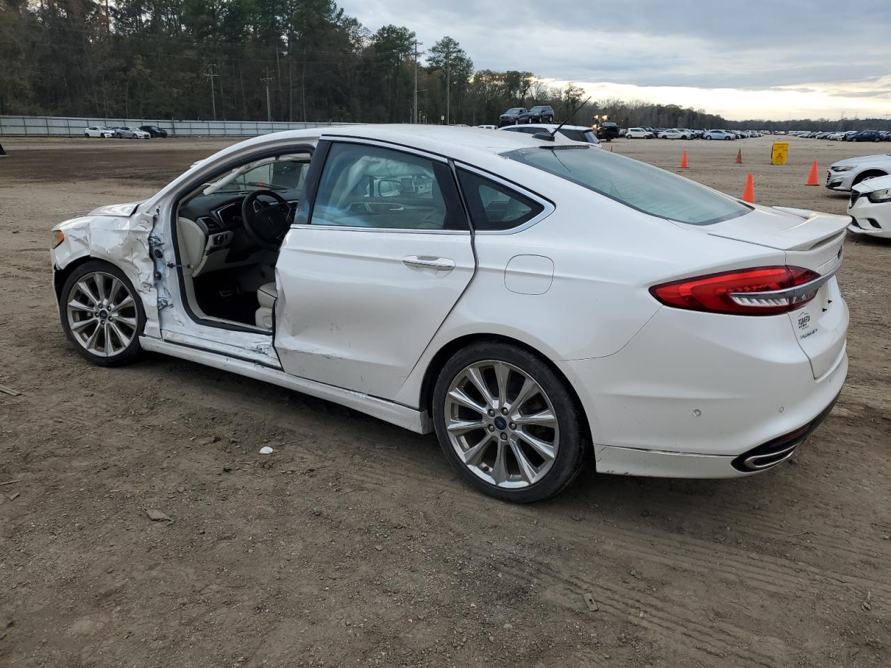 Изображение 2 2017 FORD FUSION TITANIUM 2017 с VIN 3FA6P0K92HR392479