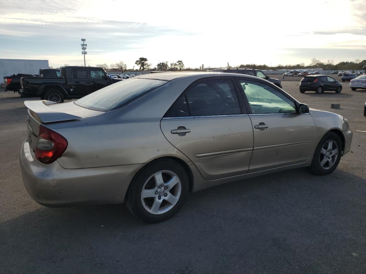 Image 3 of 2002 TOYOTA CAMRY LE 2002 with VIN 4T1BF30KX2U029622
