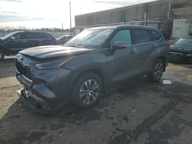 Изображение 2022 TOYOTA HIGHLANDER XLE 2022