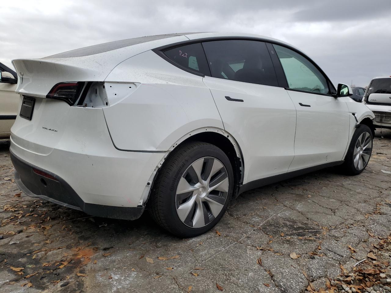 Obraz 3 z 2023 TESLA MODEL Y  2023 z VIN 7SAYGDEE2PF773142