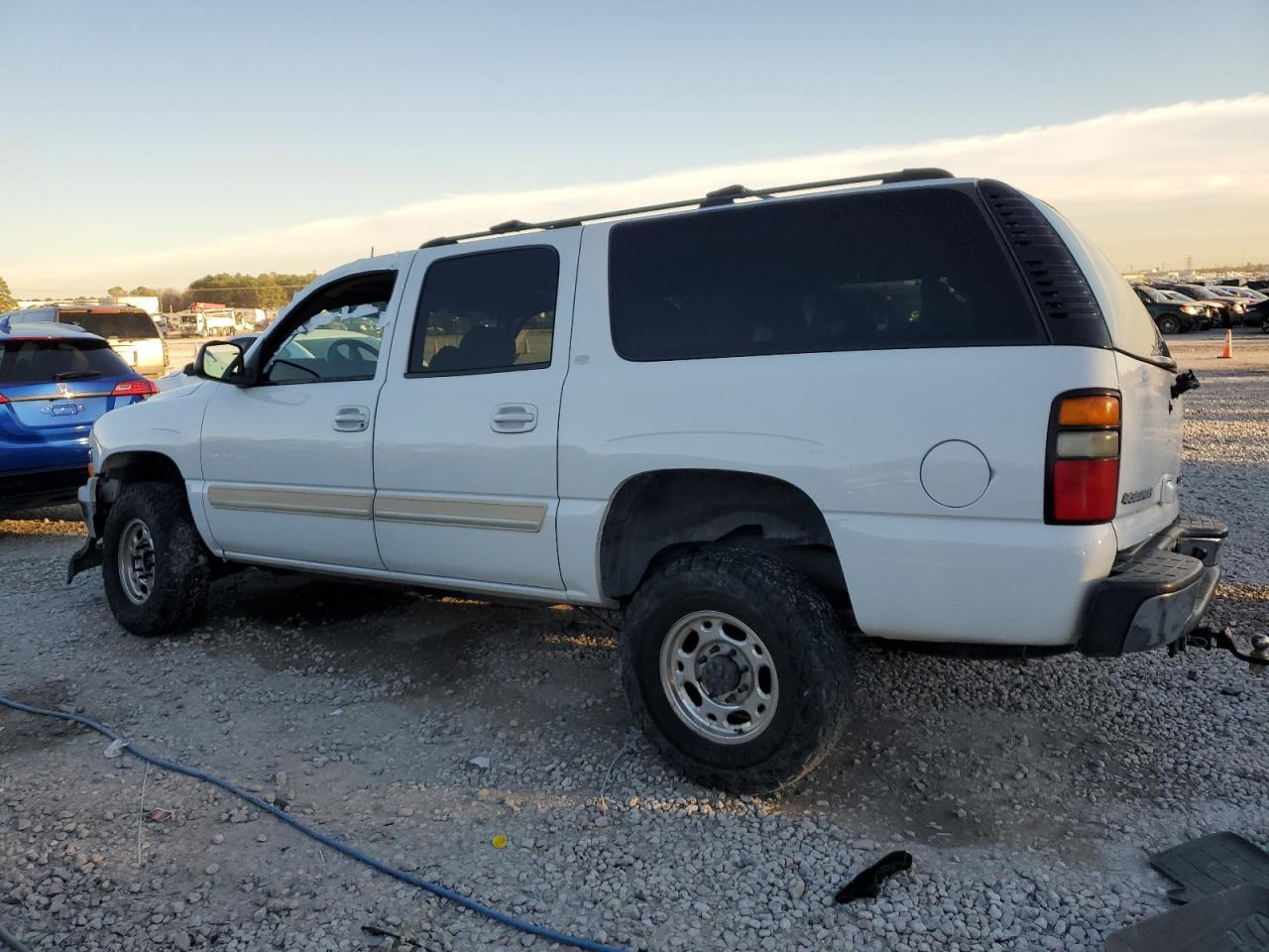 Image 2 of 2004 CHEVROLET SUBURBAN K2500 2004 with VIN 3GNGK26G14G260828