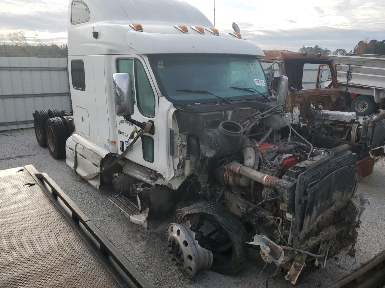 2013 PETERBILT 587  2013 image