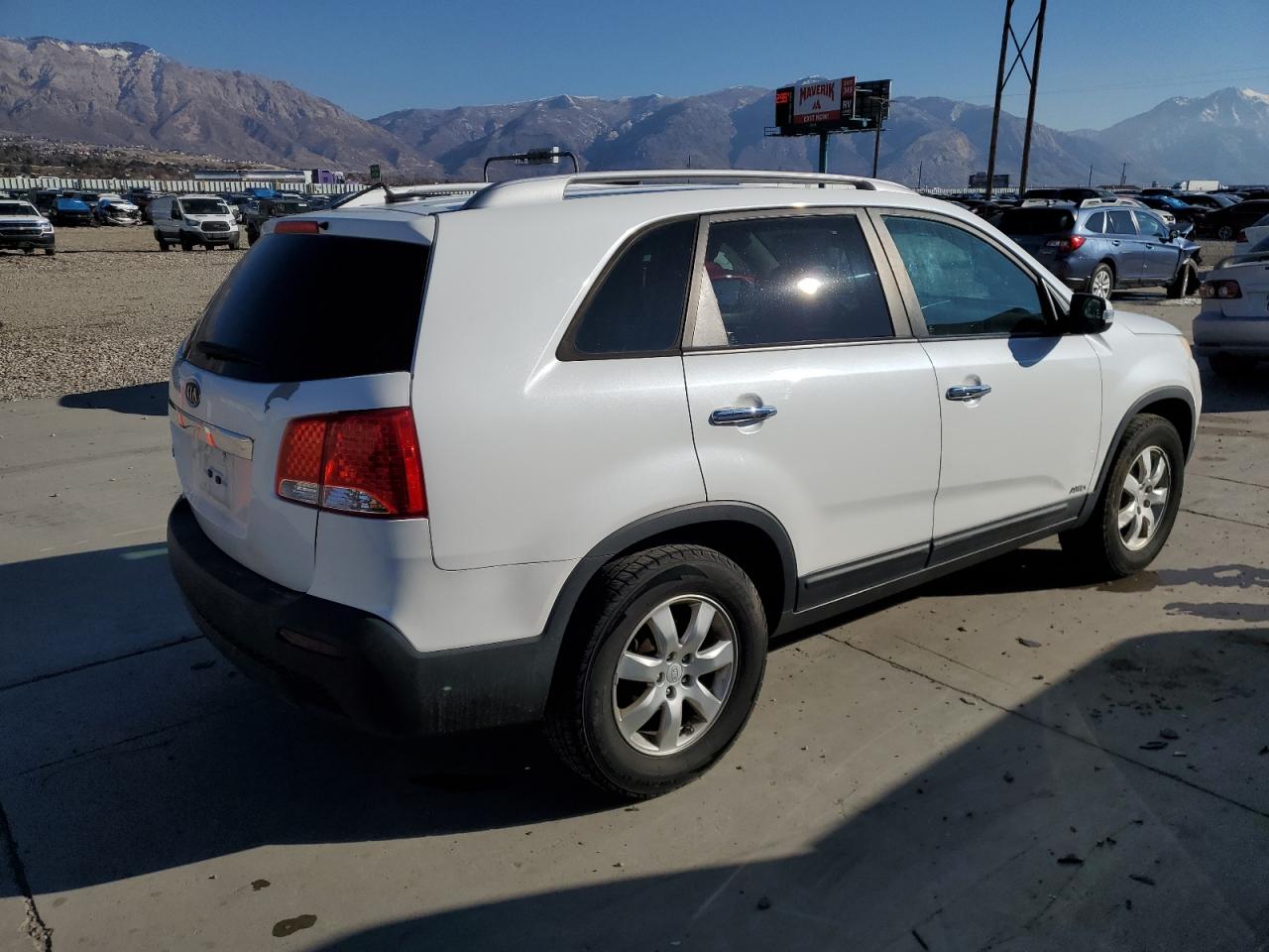 Image 3 of 2011 KIA SORENTO BASE 2011 with VIN 5XYKTDA2XBG151724