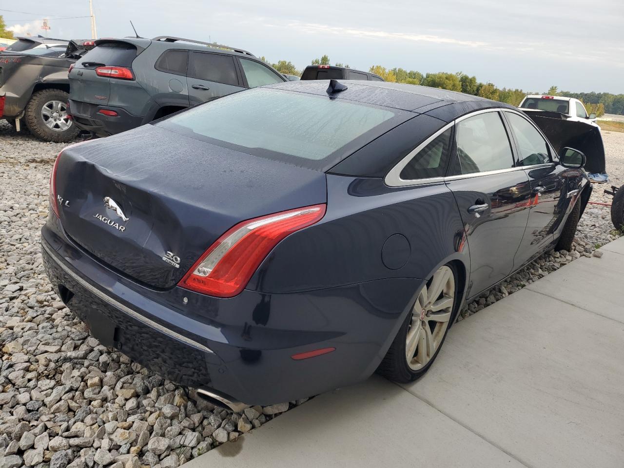 Image 3 of 2014 JAGUAR XJL PORTFOLIO 2014 with VIN SAJWJ2GD8E8V71077