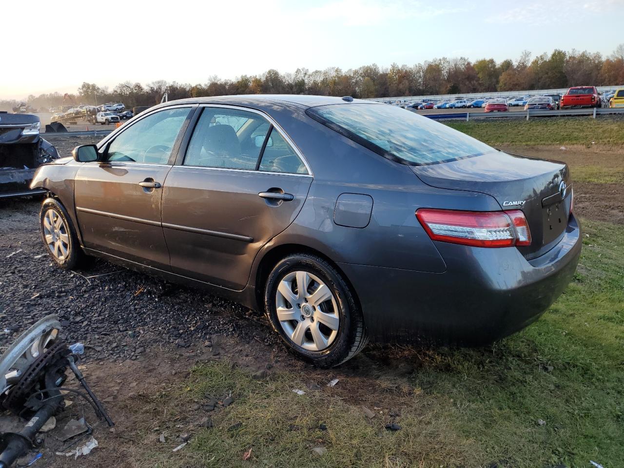 Obraz 2 z 2010 TOYOTA CAMRY BASE 2010 z VIN 4T4BF3EK3AR025442