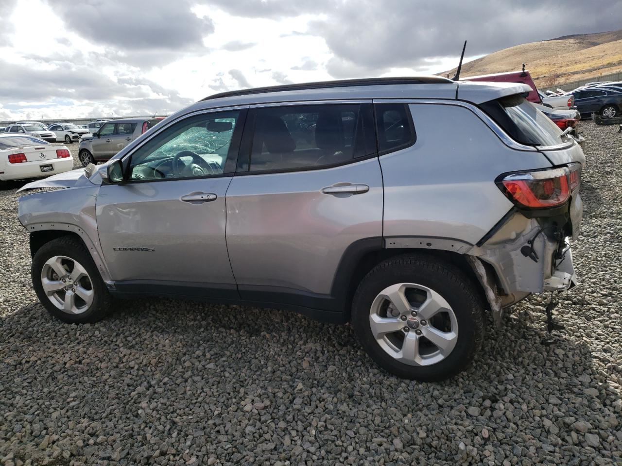 Image 2 of 2018 JEEP COMPASS LATITUDE 2018 with VIN 3C4NJCBB4JT368544