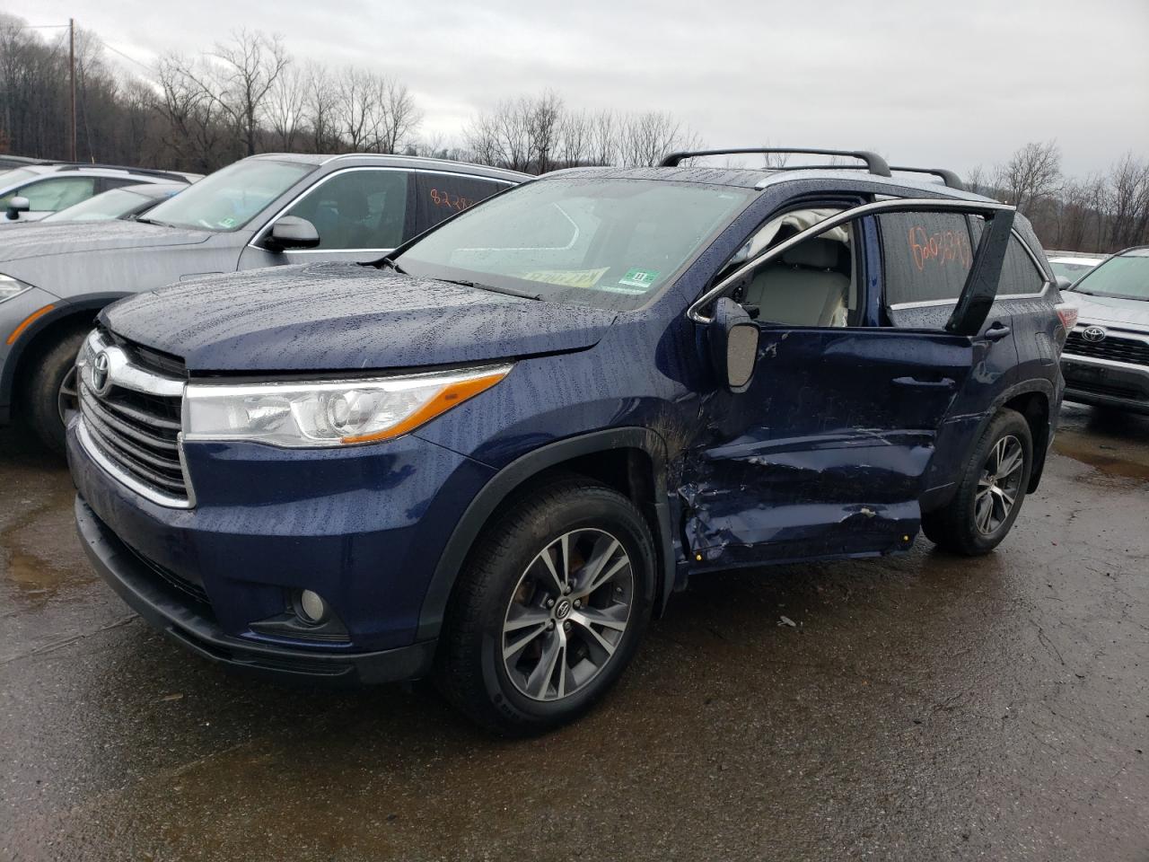 Image 1 of 2016 TOYOTA HIGHLANDER XLE 2016 with VIN 5TDJKRFH1GS333492