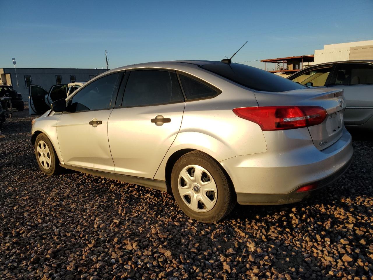 Obraz 2 z 2018 FORD FOCUS S 2018 z VIN 1FADP3E21JL241211