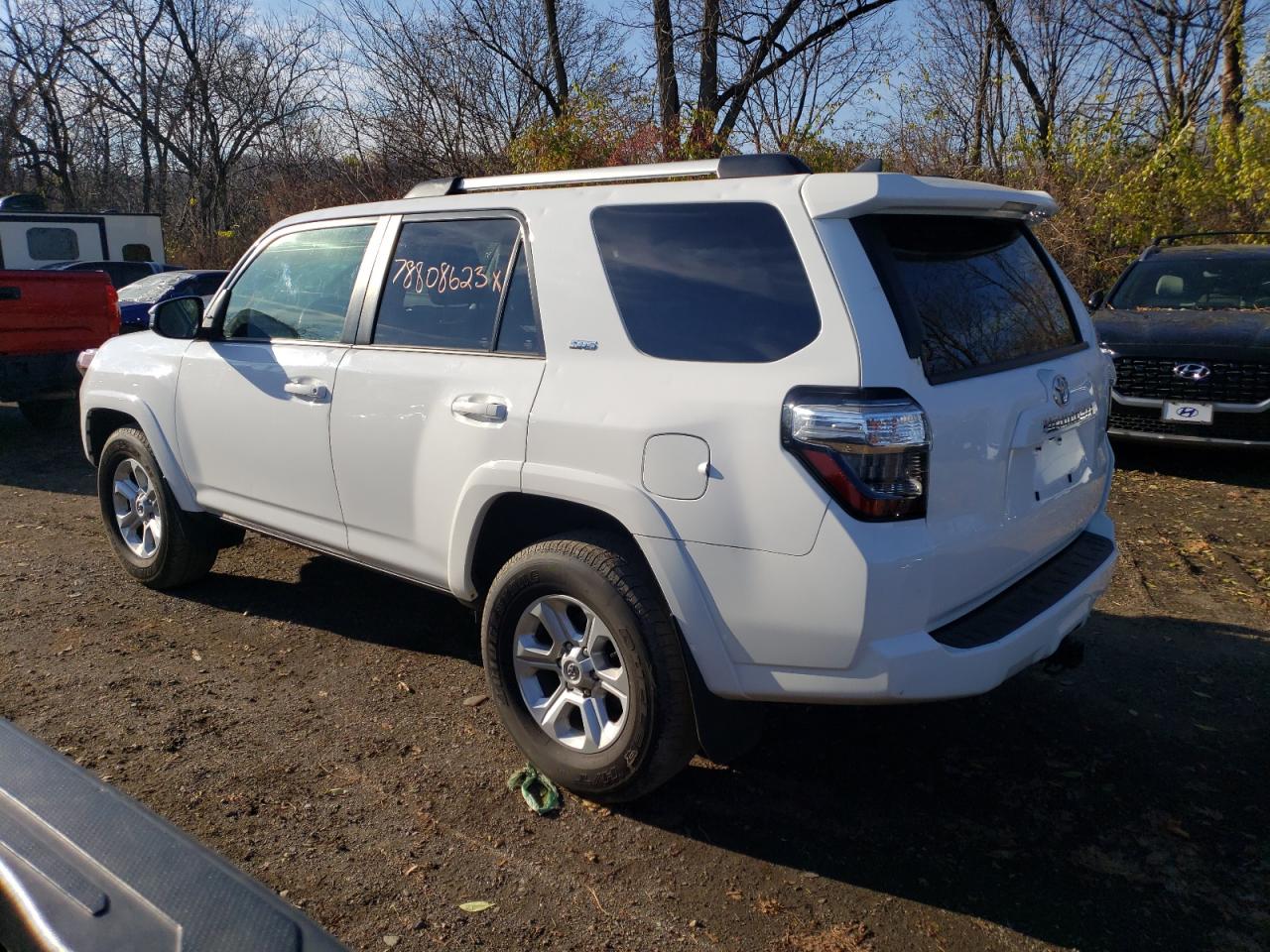 Image 2 of 2022 TOYOTA 4RUNNER SR5 2022 with VIN JTEEU5JRXN5252655