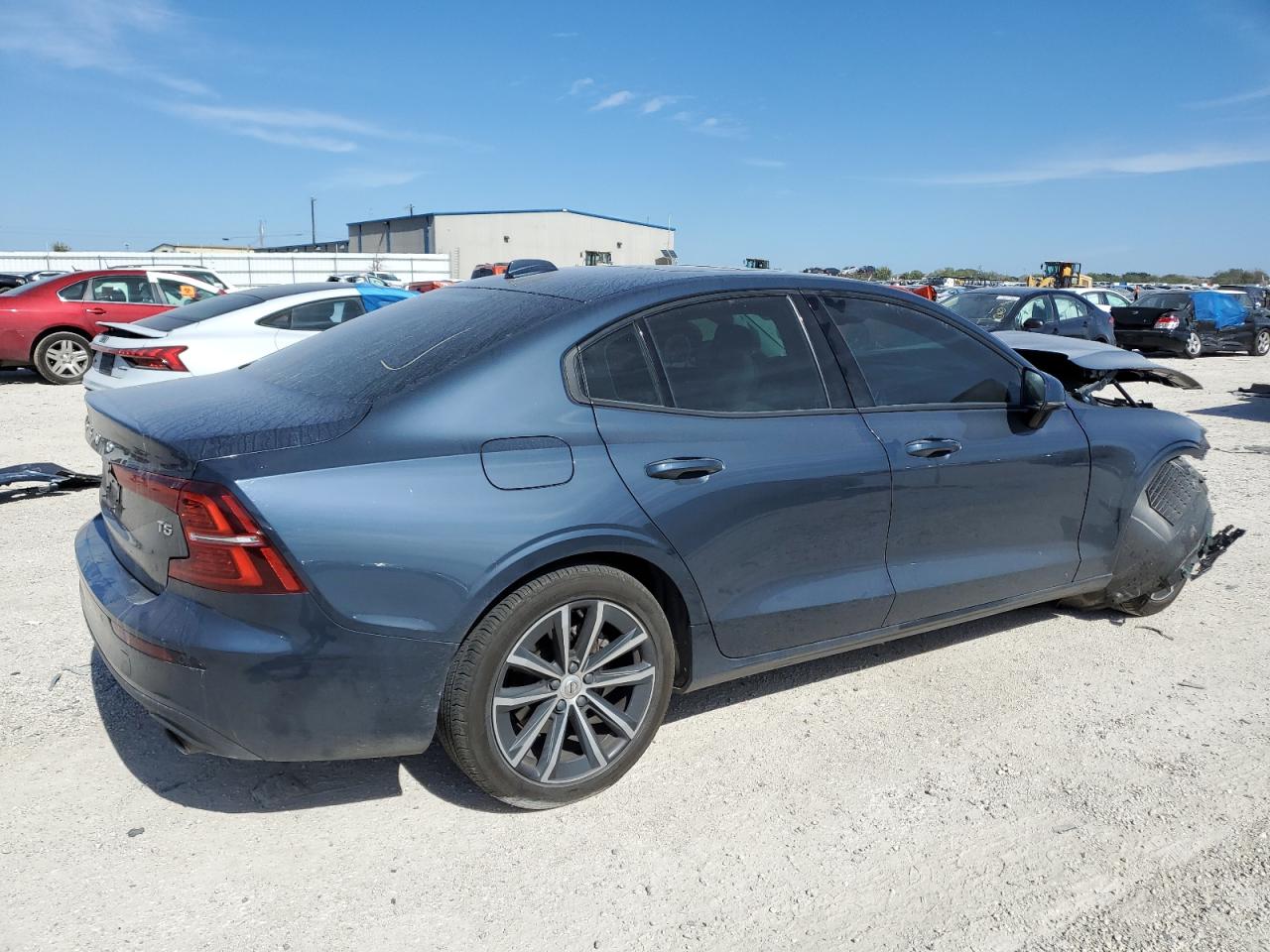 Obraz 3 z 2021 VOLVO S60 T5 MOMENTUM 2021 z VIN 7JR102FK8MG102329