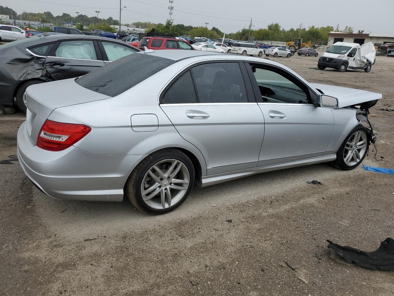 Image 3 of 2013 MERCEDES-BENZ C 250 2013 with VIN WDDGF4HB9DR266988