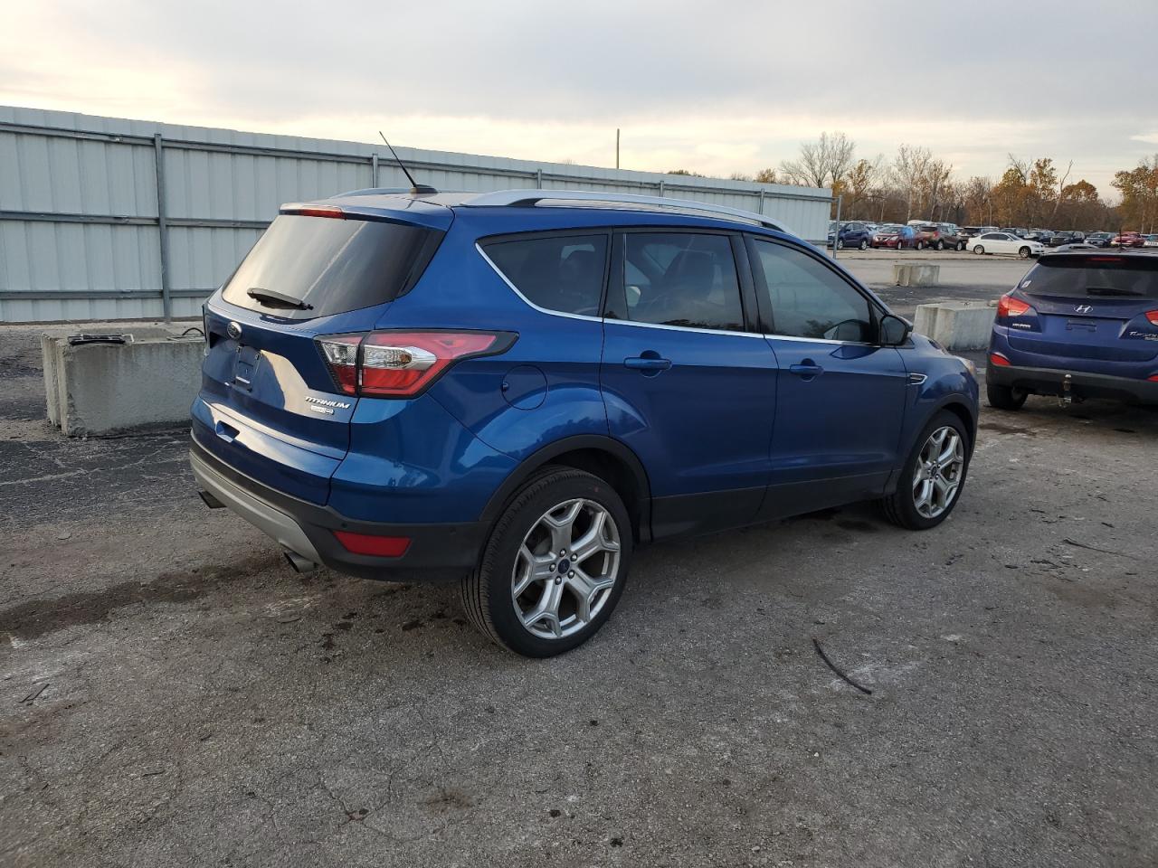 Obraz 3 z 2017 FORD ESCAPE TITANIUM 2017 z VIN 1FMCU9J91HUB33076