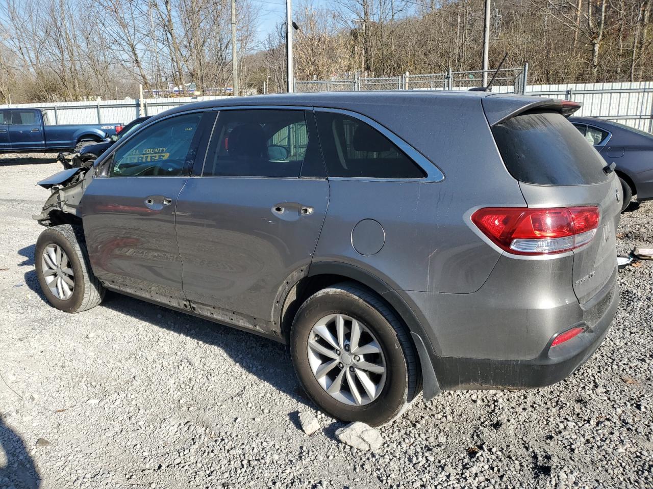 Obraz 2 z 2017 KIA SORENTO LX 2017 z VIN 5XYPG4A34HG210214