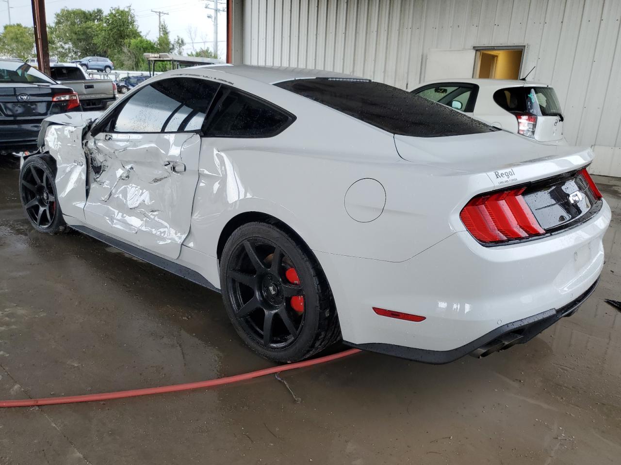 Obraz 2 z 2018 FORD MUSTANG GT 2018 z VIN 1FA6P8CF4J5127459