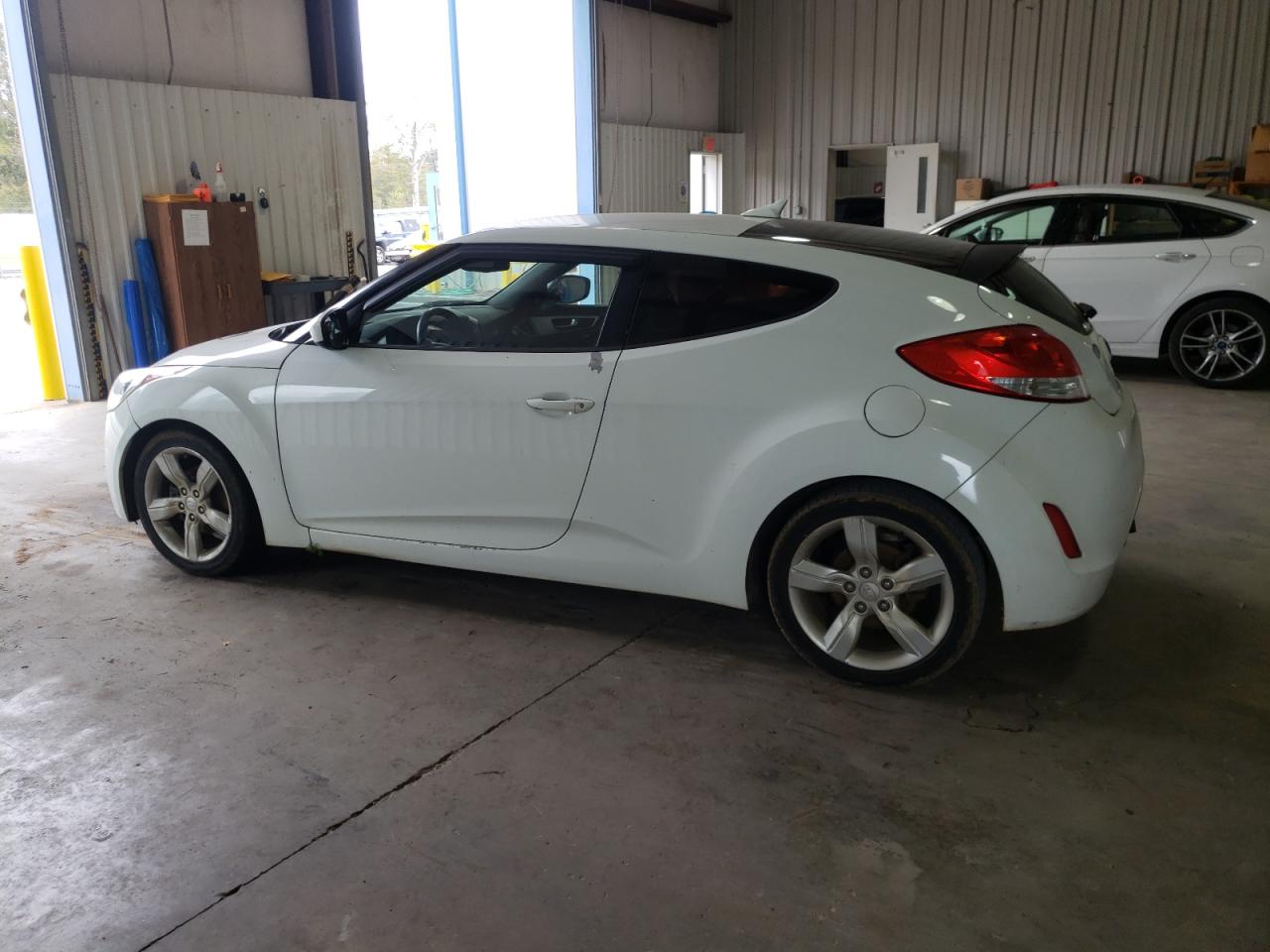 Obraz 2 z 2013 HYUNDAI VELOSTER 2013 z VIN KMHTC6AD0DU116429