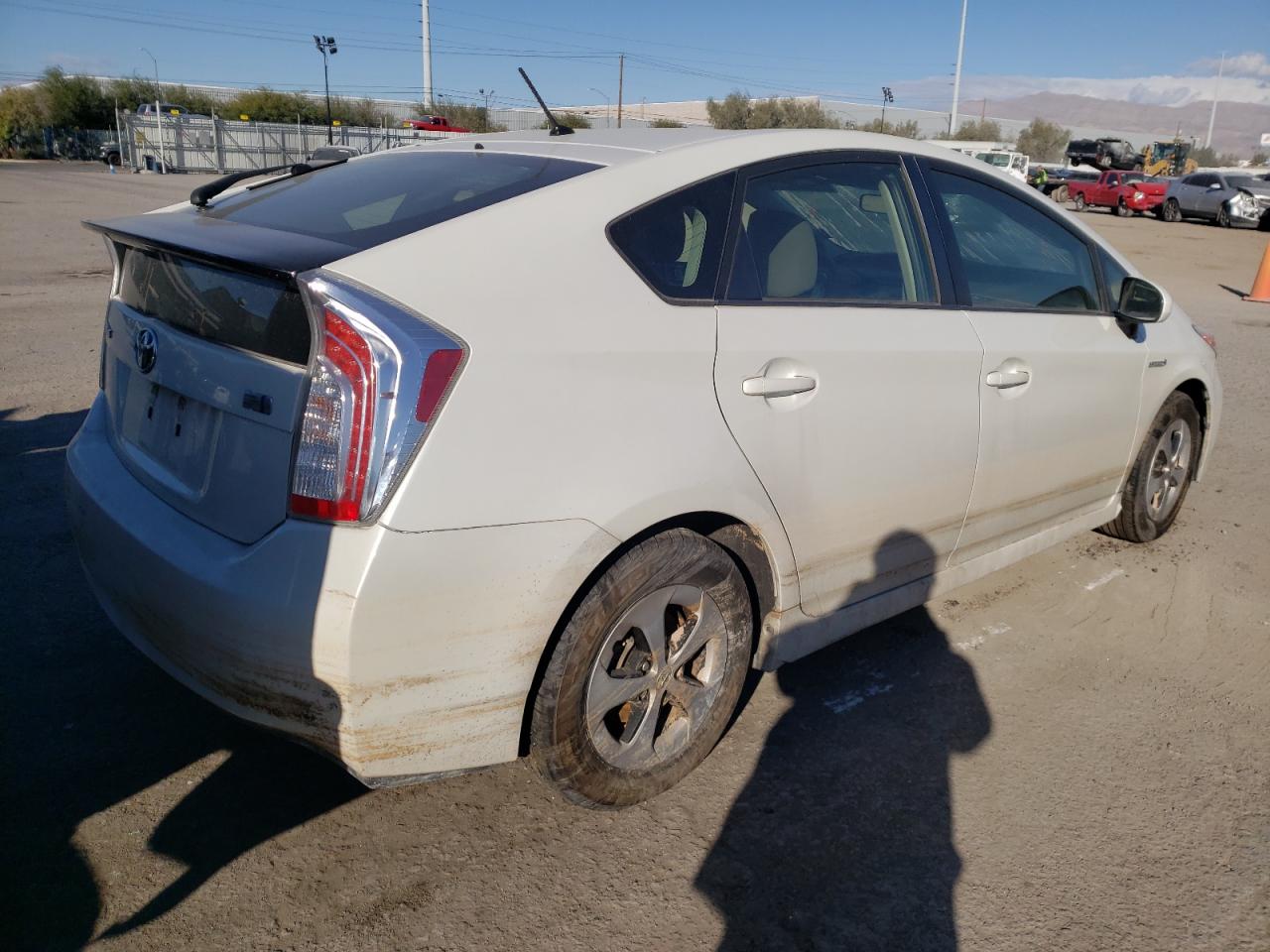 Image 3 of 2015 TOYOTA PRIUS  2015 with VIN JTDKN3DU6F1988672