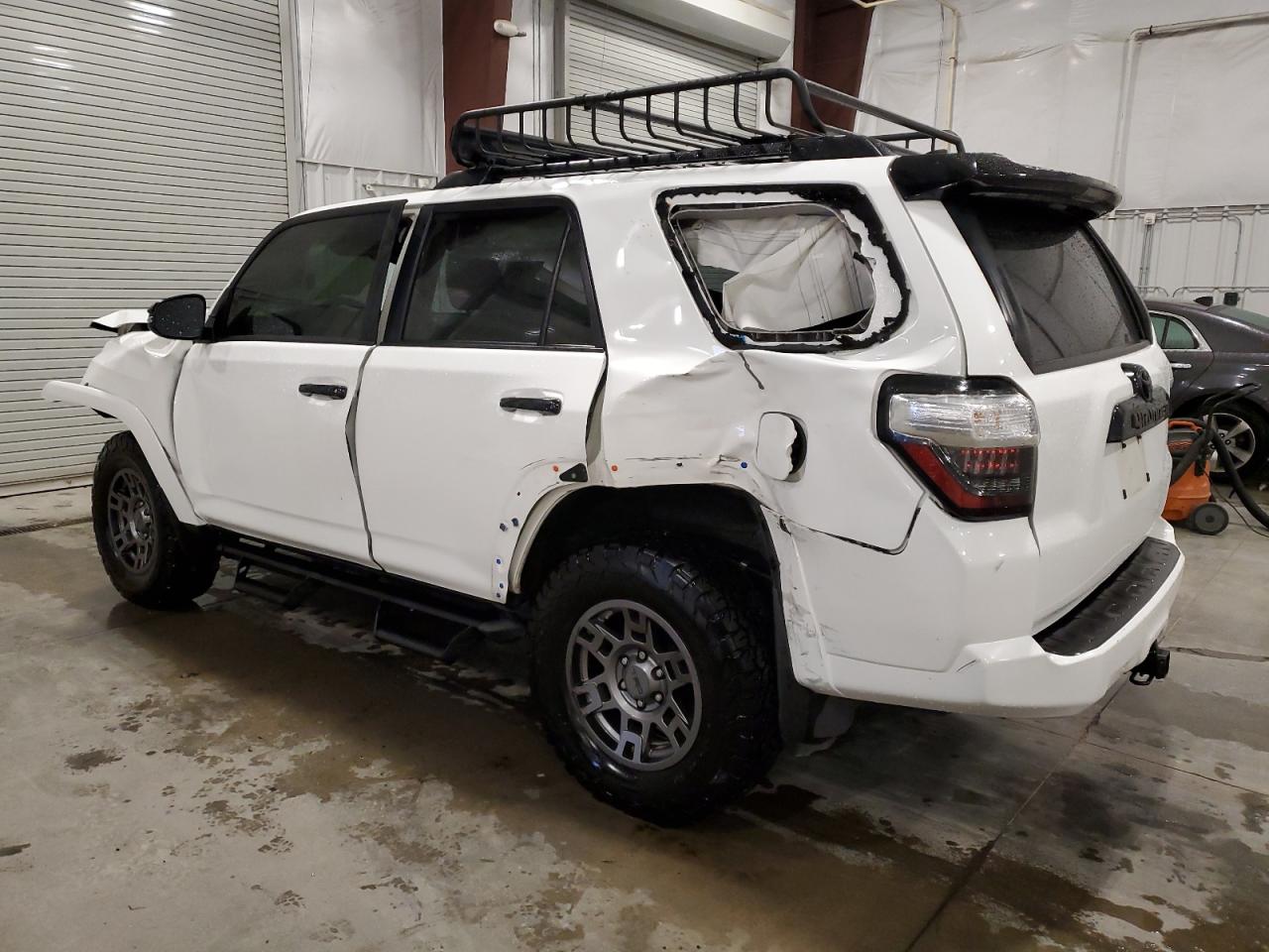 Image 2 of Toyota 4Runner Venture 2021 with VIN JTEHU5JR3M5843566
