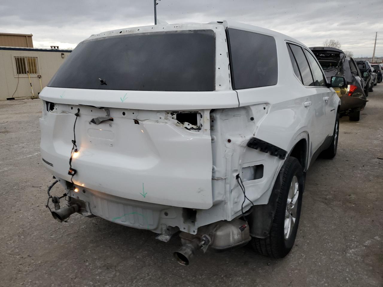 Obraz 3 z 2021 CHEVROLET TRAVERSE LS 2021 z VIN 1GNERFKW1MJ265274