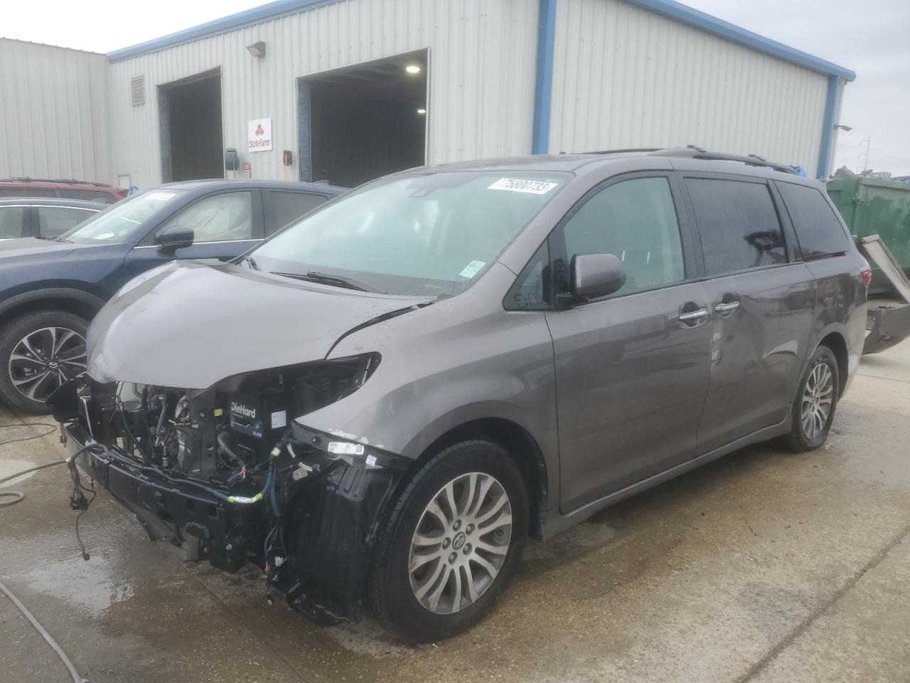Image 1 of 2020 TOYOTA SIENNA XLE 2020 with VIN 5TDYZ3DCXLS052364