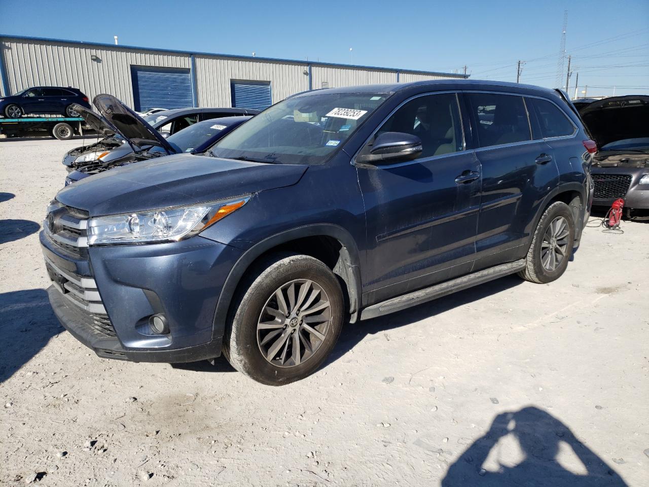 Obraz 1 z 2019 TOYOTA HIGHLANDER SE 2019 z VIN 5TDKZRFH0KS289123