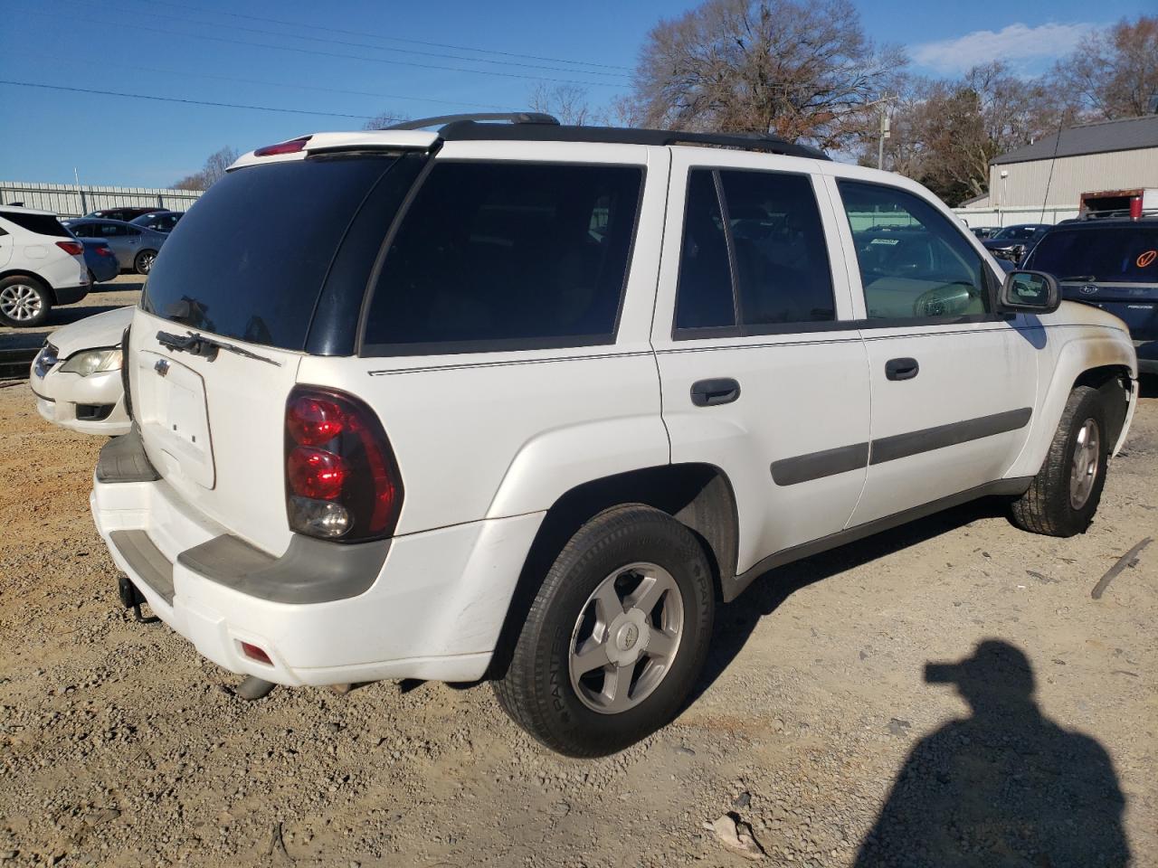 Image 3 of 2005 CHEVROLET TRAILBLAZER LS 2005 with VIN 1GNDT13S952111466