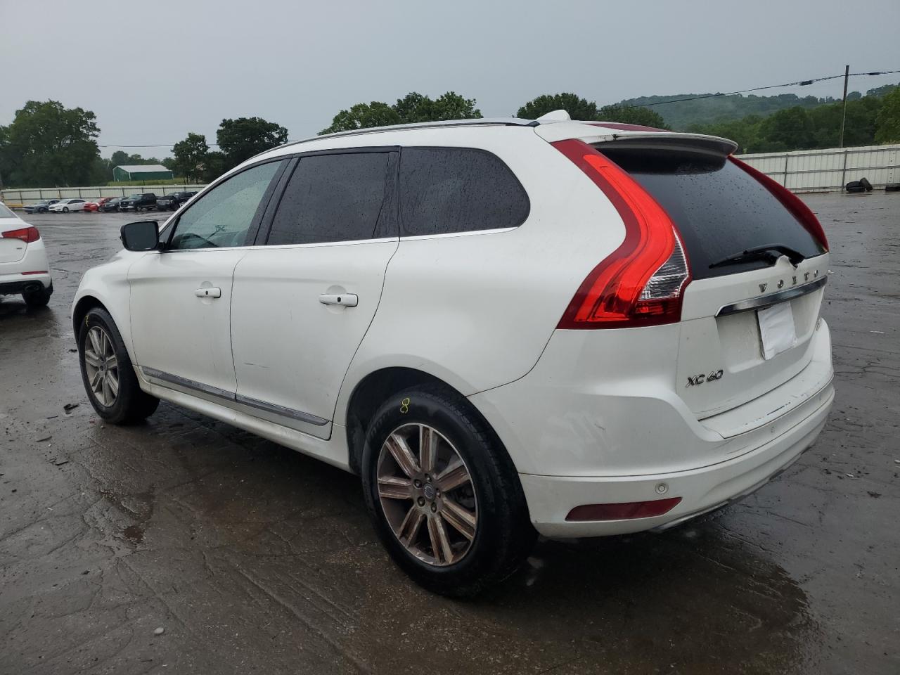 Image 2 of 2016 VOLVO XC60 T6 PREMIER 2016 with VIN YV449MDK3G2874977
