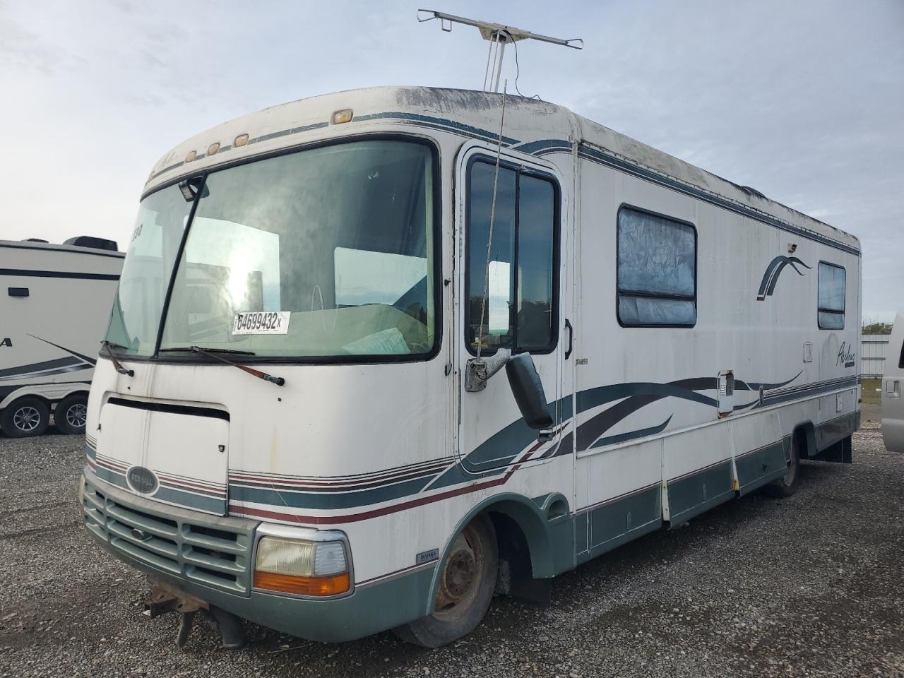 Image 2 of 1997 CHEVROLET P30  1997 with VIN 1GBLP37N0T3317473