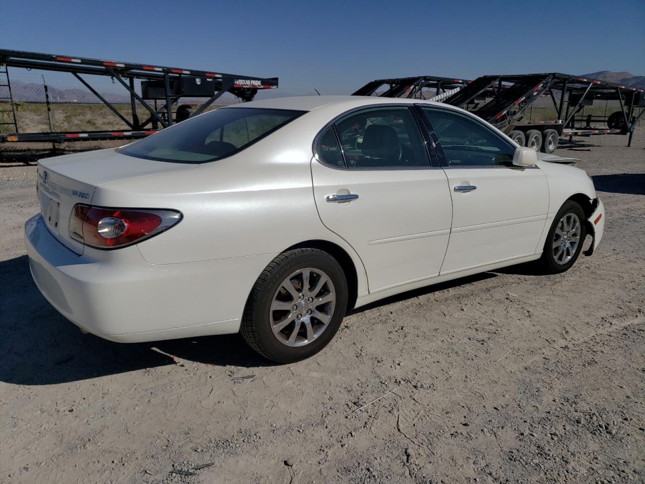 Image 3 of 2004 LEXUS ES 330 2004 with VIN JTHBA30G645042183