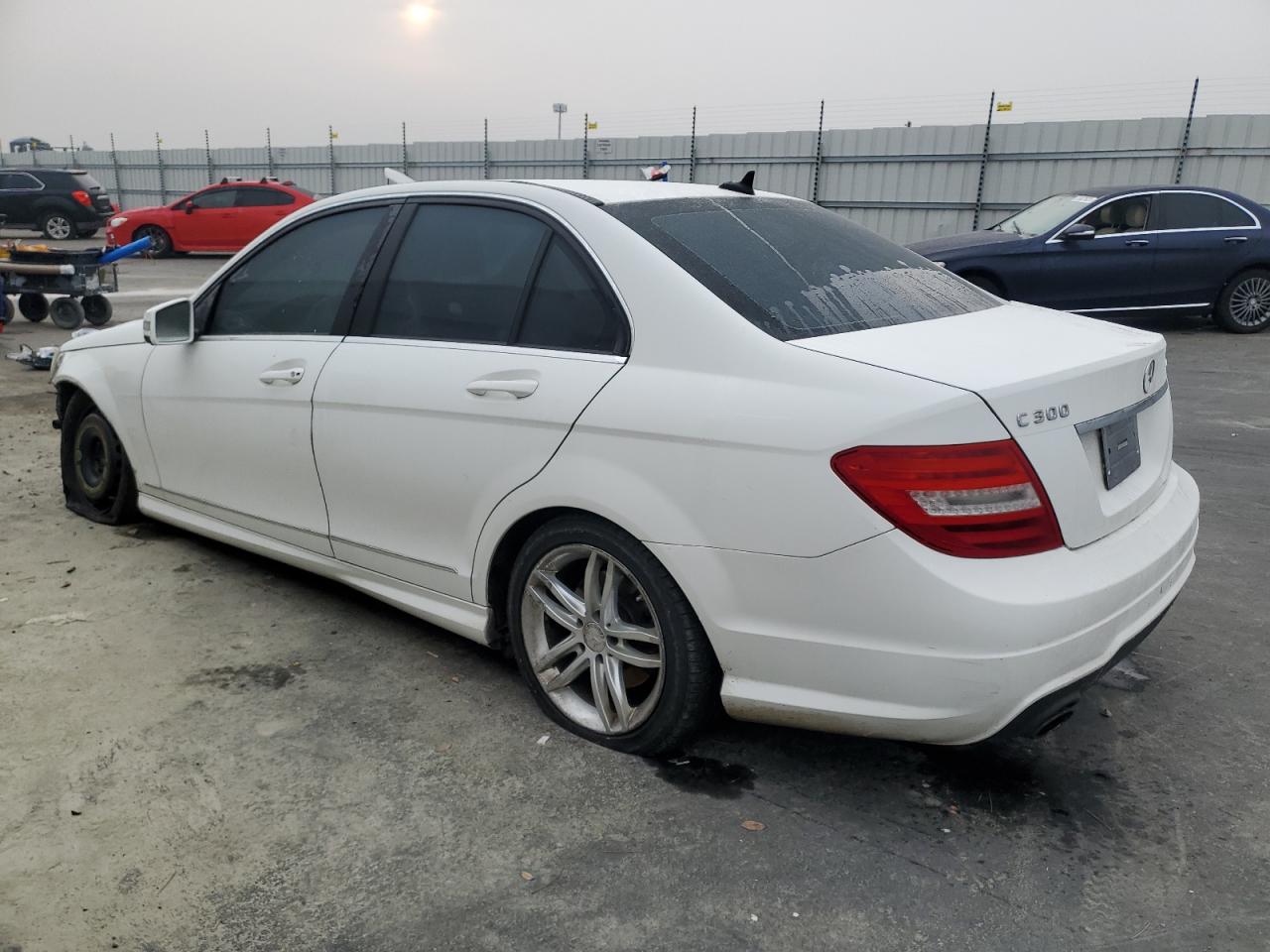 Obraz 2 z 2013 MERCEDES-BENZ C 300 4MATIC 2013 z VIN WDDGF8AB2DR255834