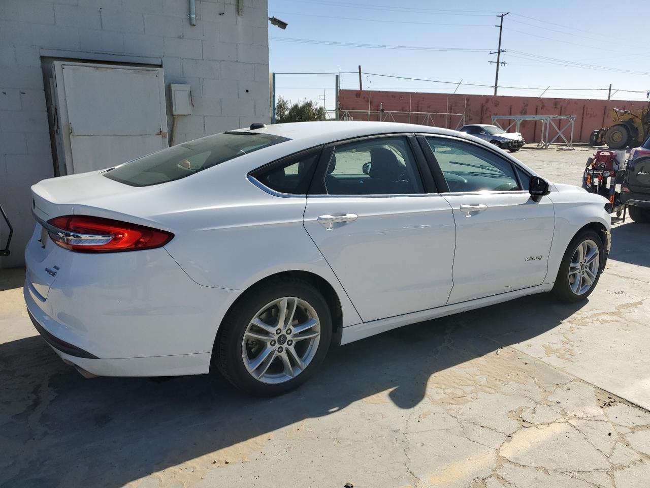 Изображение 3 2018 FORD FUSION SE HYBRID 2018 с VIN 3FA6P0LU3JR132424