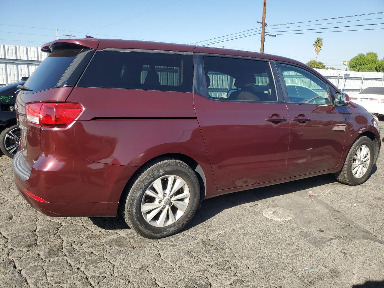 Изображение 3 2017 KIA SEDONA LX 2017 с VIN KNDMB5C12H6232587